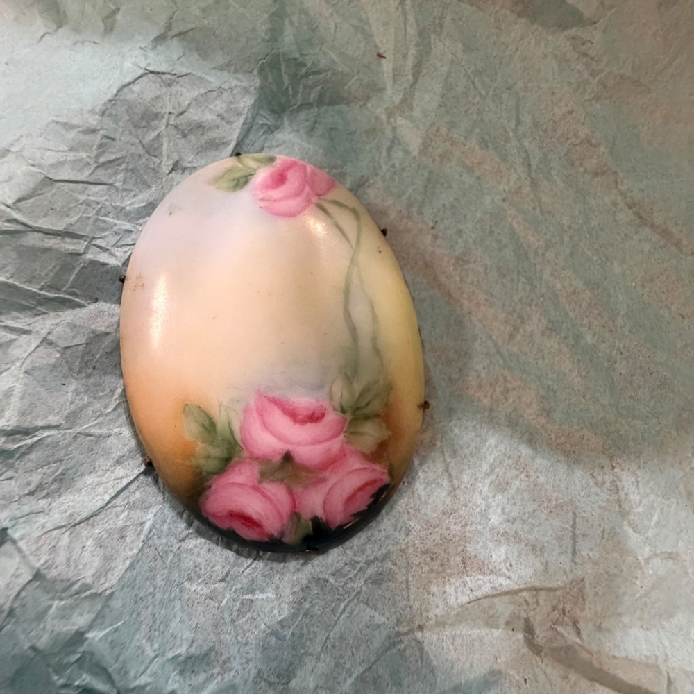 Vintage Hand Painted Porcelain Pink Rose Floral Oval‎ Brooch Brass Tone Setting